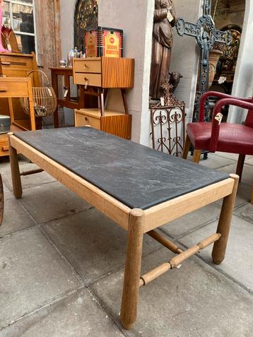 Landelijke Franse salontafel met leistenen blad beschikbaar voor biedingen