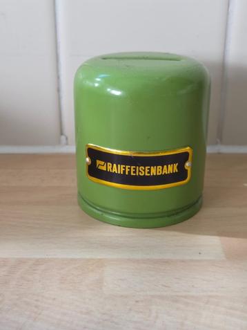 Antieke groene spaarpot Raiffeisenbank  beschikbaar voor biedingen