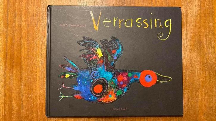 Verrassing - Mies van Hout - Lemniscaat 2014 hardcover, Boeken, Prentenboeken en Plaatjesalbums, Zo goed als nieuw, Prentenboek