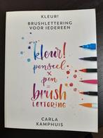 Kleur! penseel x pen = brushlettering, Carla Kamphuis, Boeken, Ophalen of Verzenden, Zo goed als nieuw, Tekenen en Schilderen