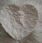 Keramiek hartvormige bord met een Cherubijn engel en bloemen, Antiek en Kunst, Antiek | Keramiek en Aardewerk, Ophalen