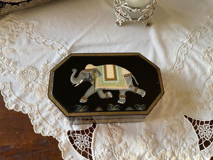 Lakdoosje met olifant, Antiek en Kunst, Curiosa en Brocante, Ophalen of Verzenden