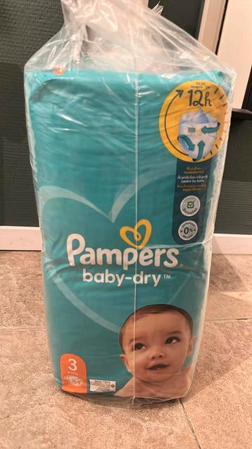 Pampers Baby-Dry Maat 3. €12 per pak; €34 voor 3 pakken beschikbaar voor biedingen