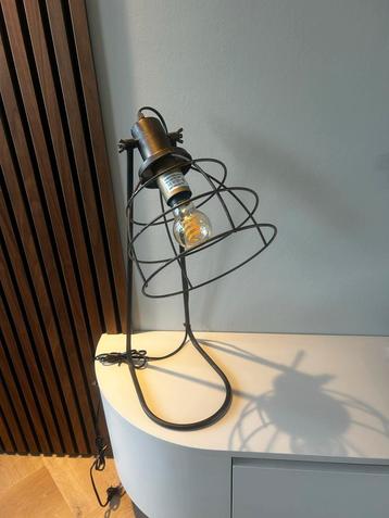 Industriële Staande Lamp beschikbaar voor biedingen