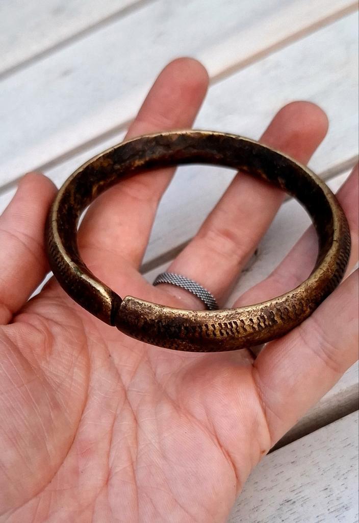 Zware messing armband - 125g, vintage, etnisch manilla stijl, Antiek en Kunst, Antiek | Kleding en Accessoires, Ophalen of Verzenden