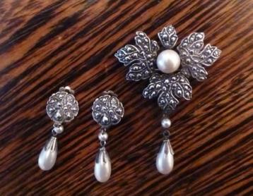 zilveren broche met bijpassende oorbellen beschikbaar voor biedingen