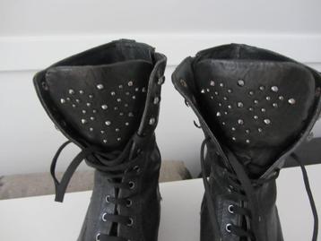 Hoge schoen 41, zwart, veter+rits, studs, Omoda, z.g.a.n. beschikbaar voor biedingen
