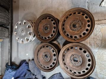 15 inch vw caddy enz. wieldoppen met een set stalen velgen beschikbaar voor biedingen