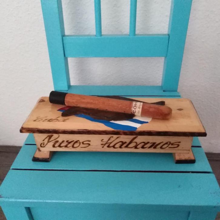 Sigarendoosje souvenir uit Cuba, Huis en Inrichting, Woonaccessoires | Overige, Zo goed als nieuw, Ophalen