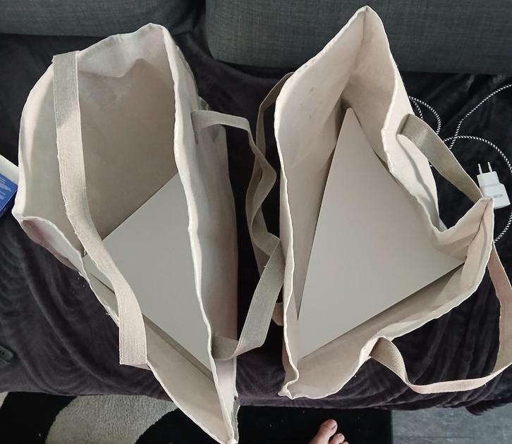 2 grijs kleren hangers tassen, Kleding | Dames, Kledinghangers, Zo goed als nieuw, Overige materialen, Kinderen en Volwassenen