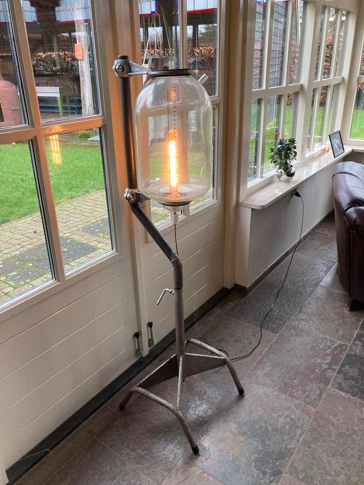 Fullwood staande designlamp, Huis en Inrichting, Lampen | Vloerlampen, Nieuw, 150 tot 200 cm, Glas, Metaal, Ophalen