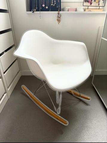 Eames Replica Schommelstoel beschikbaar voor biedingen