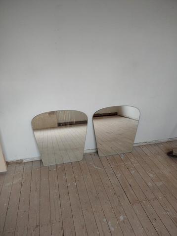 Vintage spiegels beschikbaar voor biedingen