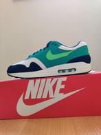 Nike Air Max 1 Neptune Green nieuw maat 42,5, Kleding | Heren, Schoenen, Ophalen, Overige kleuren, Nike, Nieuw