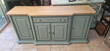 Stijlvol groen dressoir met houten blad beschikbaar voor biedingen