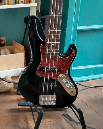 Gezocht: squier jazz of p-bas beschikbaar voor biedingen