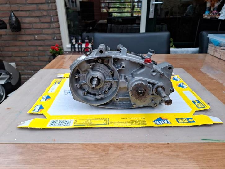 Te koop gereviseerde 3 hand bak. 2x, Fietsen en Brommers, Brommeronderdelen | Zundapp, Zo goed als nieuw, Blok, Ophalen of Verzenden