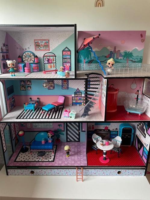 Groot LOL huis met meubels en poppetjes, Kinderen en Baby's, Speelgoed | Poppenhuizen, Gebruikt, Poppenhuis, Ophalen