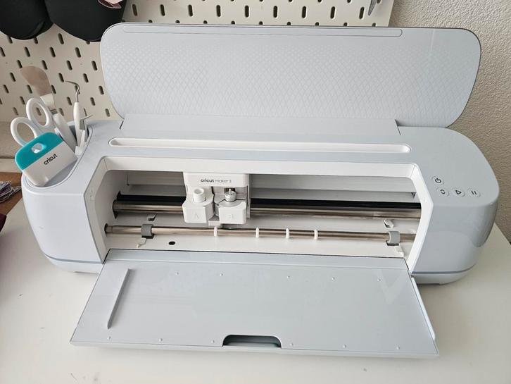 Cricut Maker 3 - Snijmachine, Computers en Software, Printers, Zo goed als nieuw, Printer, Overige technieken, Kleur printen, Zwart-en-wit printen