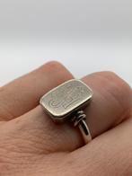 V434 Prachtige zilveren zegelring intialen HS maat 20, Sieraden, Tassen en Uiterlijk, Antieke sieraden, Ophalen of Verzenden, Zilver