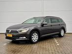 Volkswagen Passat 150pk Pano-LED-Trekhaak -Dealeronderh., Voorwielaandrijving, 65 €/maand, Stof, Zwart
