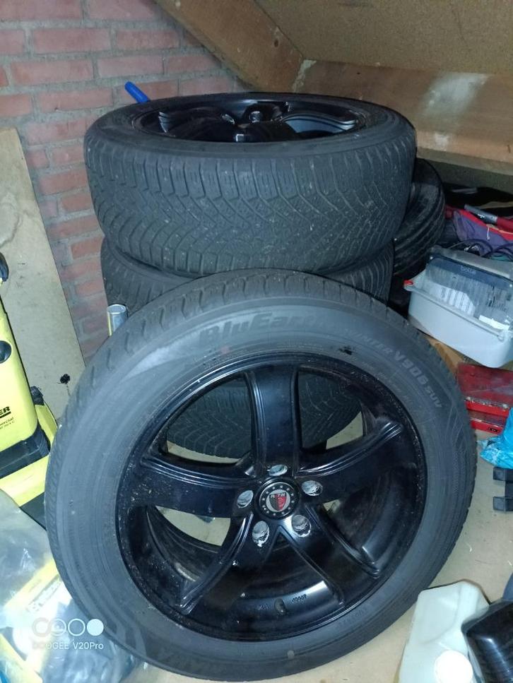 Te koop winterbanden met 18' velgen voor de Mitsubishi Outl., Auto-onderdelen, Banden en Velgen, Banden en Velgen, Winterbanden