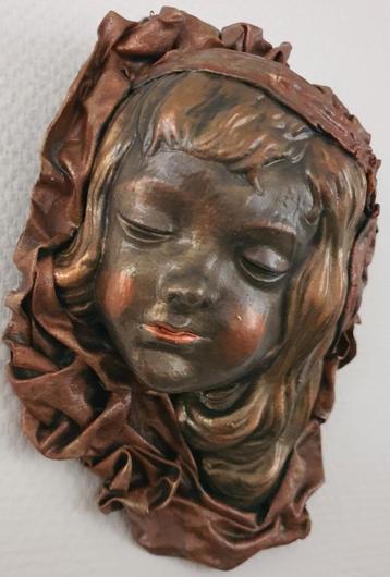Beeld wandsculptuur vrouw voor aan de wand muur handgemaakt  beschikbaar voor biedingen