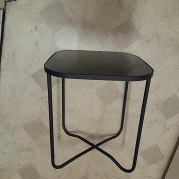 Metalen Bijzettafel Met SpiegelBlad Br. 37 x D.37 xH 44 cm beschikbaar voor biedingen