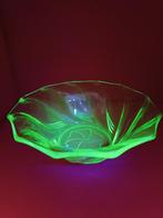 Uranium glass bowl, Antiek en Kunst, Antiek | Glas en Kristal, Ophalen of Verzenden