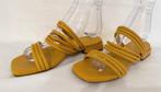 Mooie slippers van Marccain (37), Slippers, Geel, Zo goed als nieuw, Dc