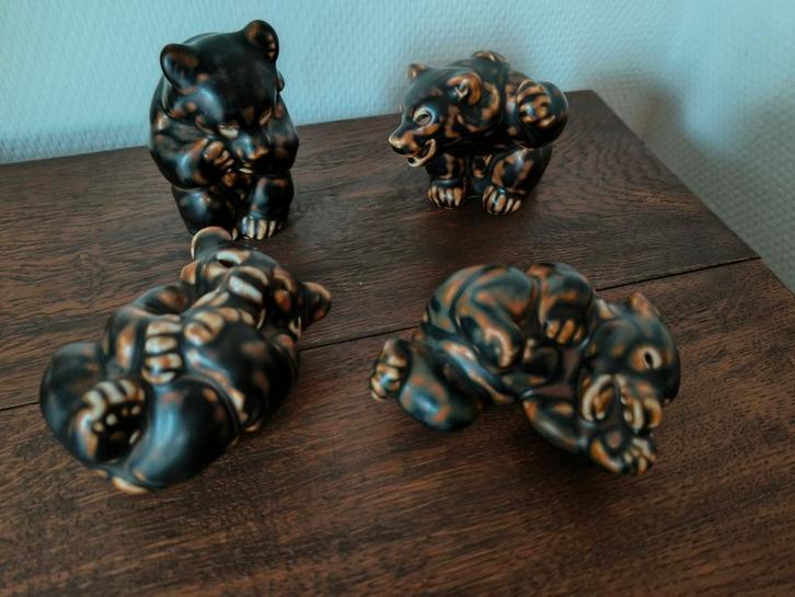 Vier verschillende beertjes Knud Khyn Royal Copenhagen, Antiek en Kunst, Antiek | Keramiek en Aardewerk, Ophalen of Verzenden