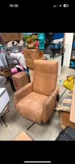Fauteuil (elektrisch) karamel kleur, Huis en Inrichting, Fauteuils, Ophalen, Zo goed als nieuw