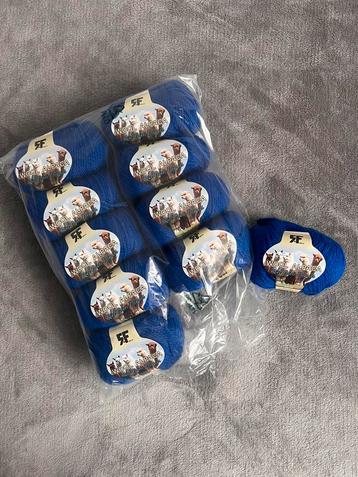 Bollen uit Italië van 40% alpaca en 60% wol - 10 stuks beschikbaar voor biedingen