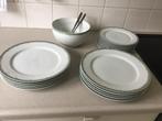10 xgr borden 8 kleine en 6 diepe borden plus kom en bestek, Antiek en Kunst, Ophalen of Verzenden