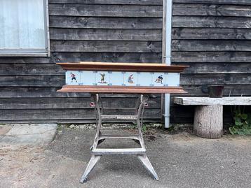 Eikenhouten Schouw met Tegels beschikbaar voor biedingen