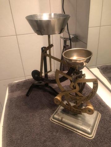 Te koop set a 2st antiek , vintage brieven weegschaaltjes beschikbaar voor biedingen