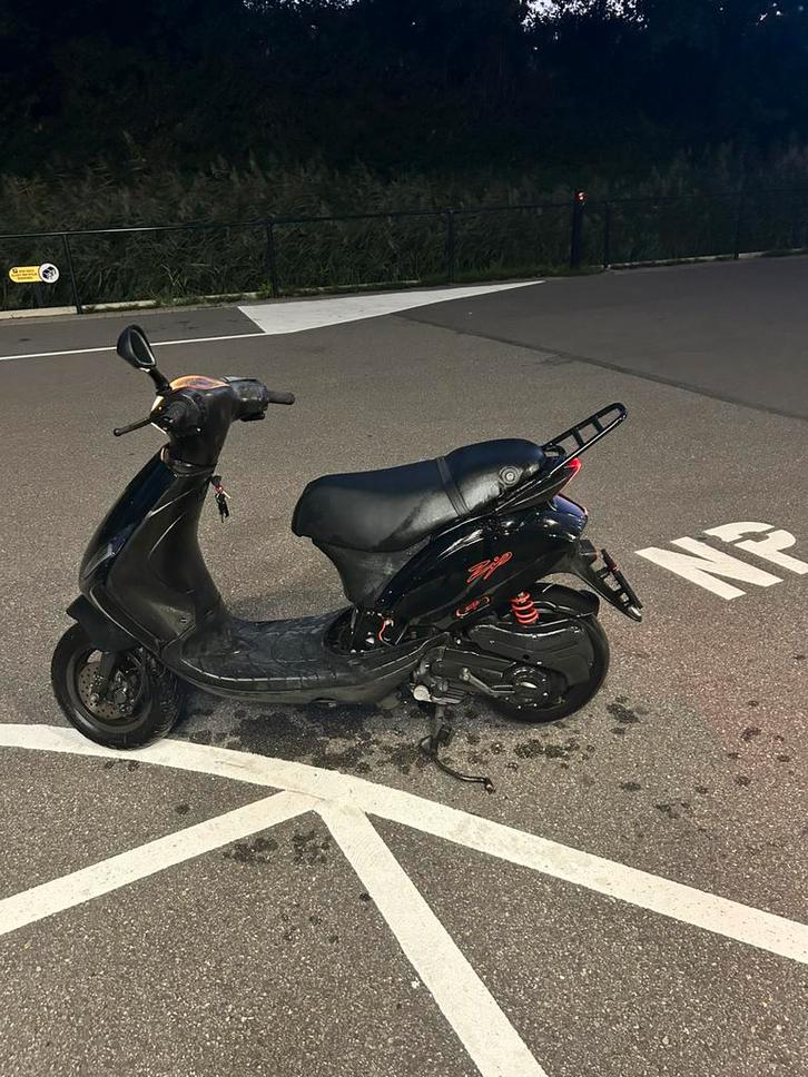 Zip 4T 50CC, Fietsen en Brommers, Scooters | Piaggio, Zo goed als nieuw, Zip, Maximaal 45 km/u, Benzine, Ophalen