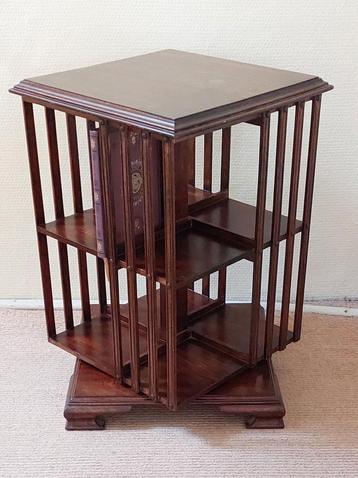 Vintage draaibare houten boekenmolen beschikbaar voor biedingen