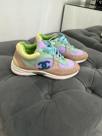 Chanel Sneakers Maat 38 beschikbaar voor biedingen