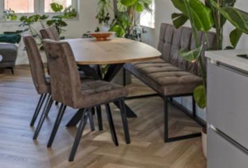Eetkamerstoelen en -bankje van De Bommel beschikbaar voor biedingen