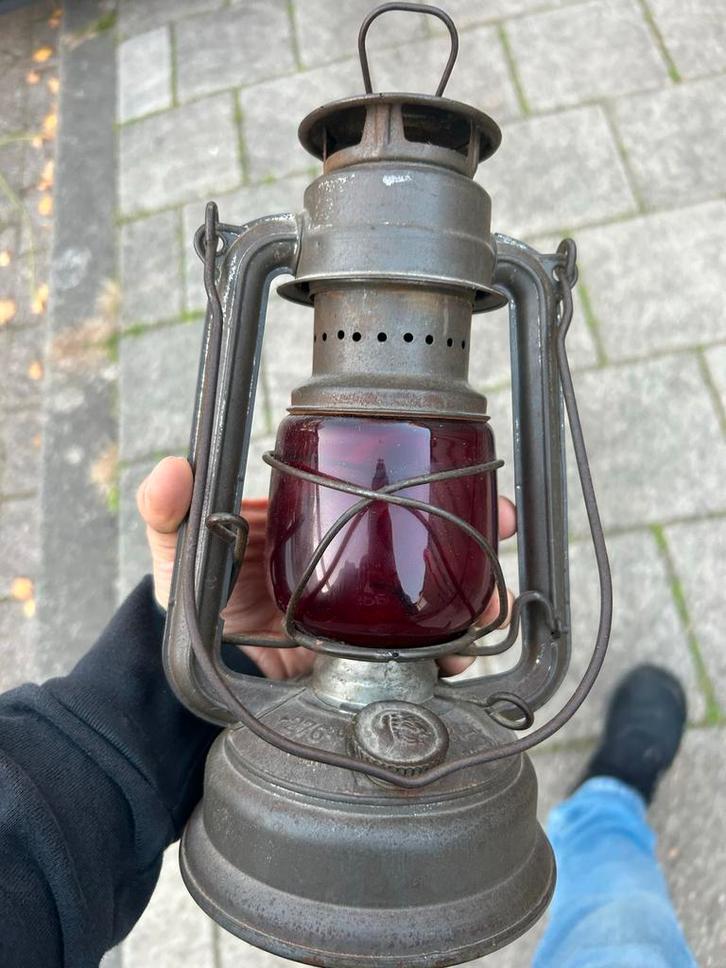 Antieke Petroleumlamp met Rood Glas, Antiek en Kunst, Antiek | Lampen, Ophalen
