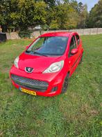 Peugeot 107 1.0 12V 5DR 2009 Rood, airco/elektrische ramen, Auto's, Voorwielaandrijving, Stof, Bluetooth, 4 stoelen