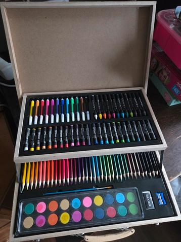 Complete Kunstenaar Tekenset in Koffer beschikbaar voor biedingen