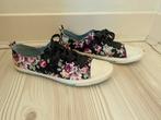 Zwarte bloemen sneakers 40, Zwart, Ophalen of Verzenden, Sneakers of Gympen, Zo goed als nieuw