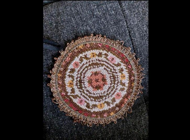 Brocaat💥KLEIN ONDERZET KLEEDJE, Huis en Inrichting, Woonaccessoires | Kussens, Zo goed als nieuw, Vierkant, Ophalen of Verzenden