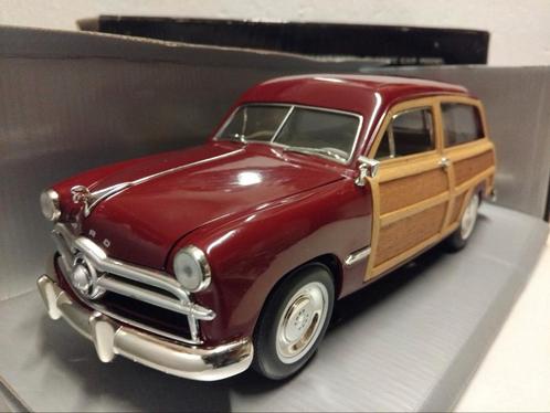 Ford Woody Wagon dark red 1949 Motor City Classics 1:18 KRD, Hobby en Vrije tijd, Modelauto's | 1:18, Zo goed als nieuw, Auto