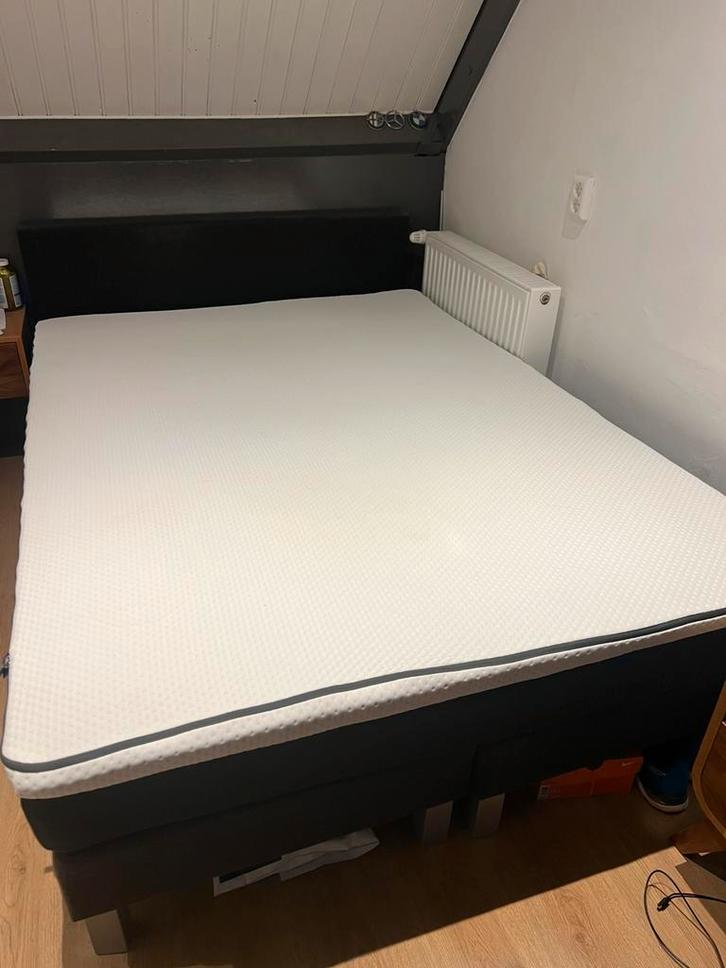 Boxspring Twijfelaar 140x200 met Emma Topper, Huis en Inrichting, Slaapkamer | Bedden, Zo goed als nieuw, Twijfelaar, 140 cm, 200 cm