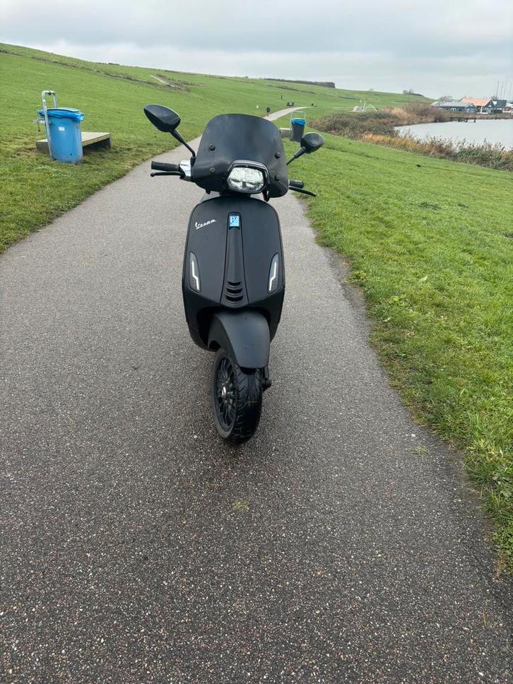 Vespa sprint 209, Fietsen en Brommers, Scooters | Vespa, Zo goed als nieuw, Benzine, Ophalen