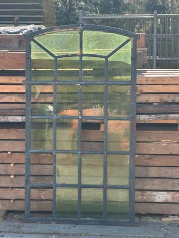 Mooie metalen raam met klepraam L180xB100.5cm beschikbaar voor biedingen
