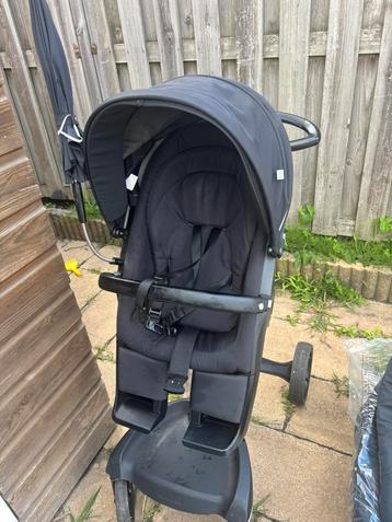 Stokke xplory V6 zwart met reiswieg beschikbaar voor biedingen